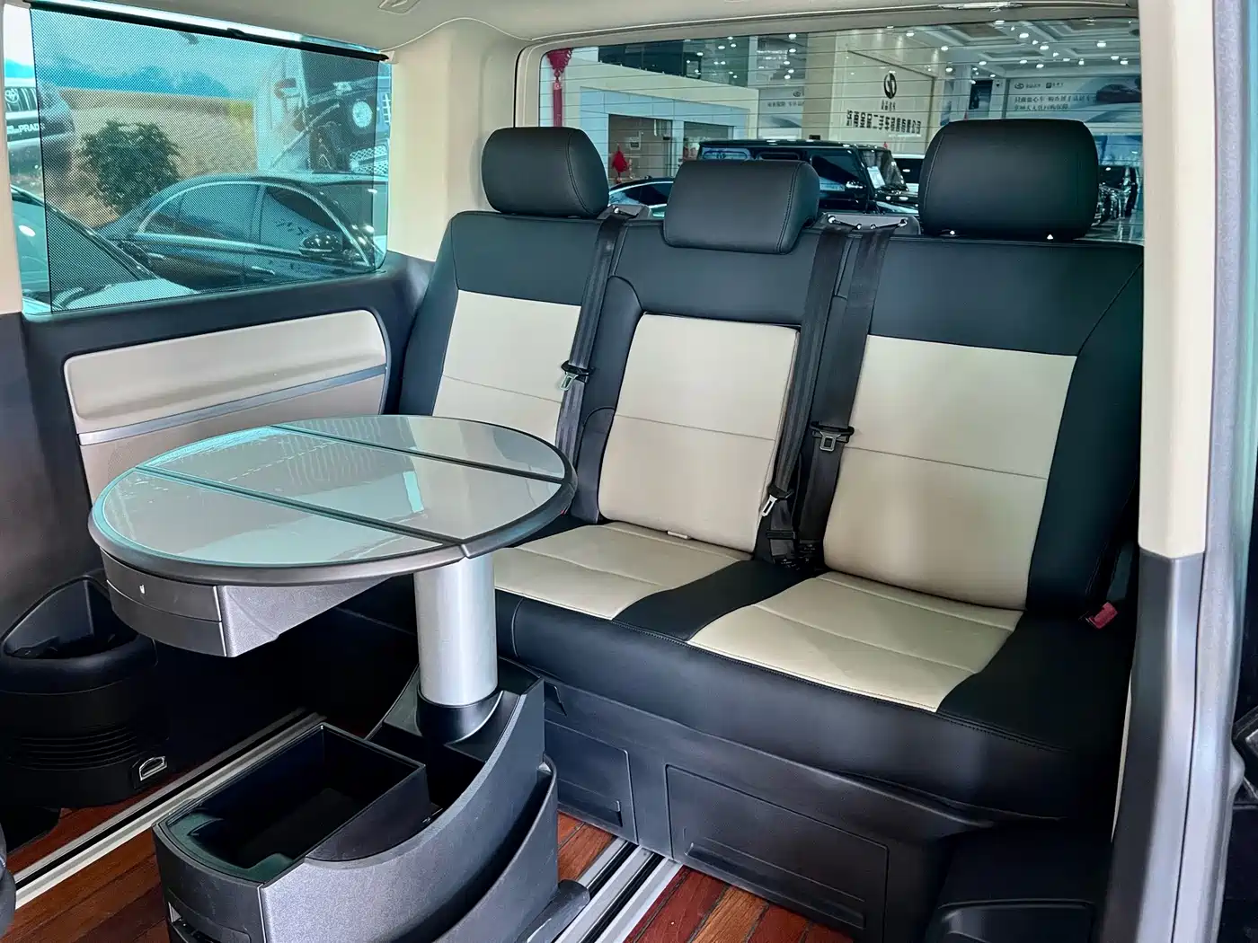 Volkswagen Multivan 2017 2016 2.0TSI AWD Premium 6-Seater