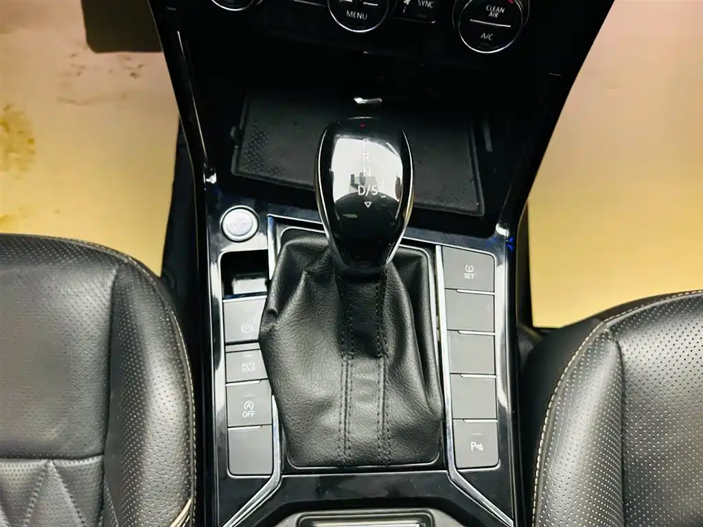 Volkswagen Passat 2019 Model 330TSI Luxury Edition China V фото 17
