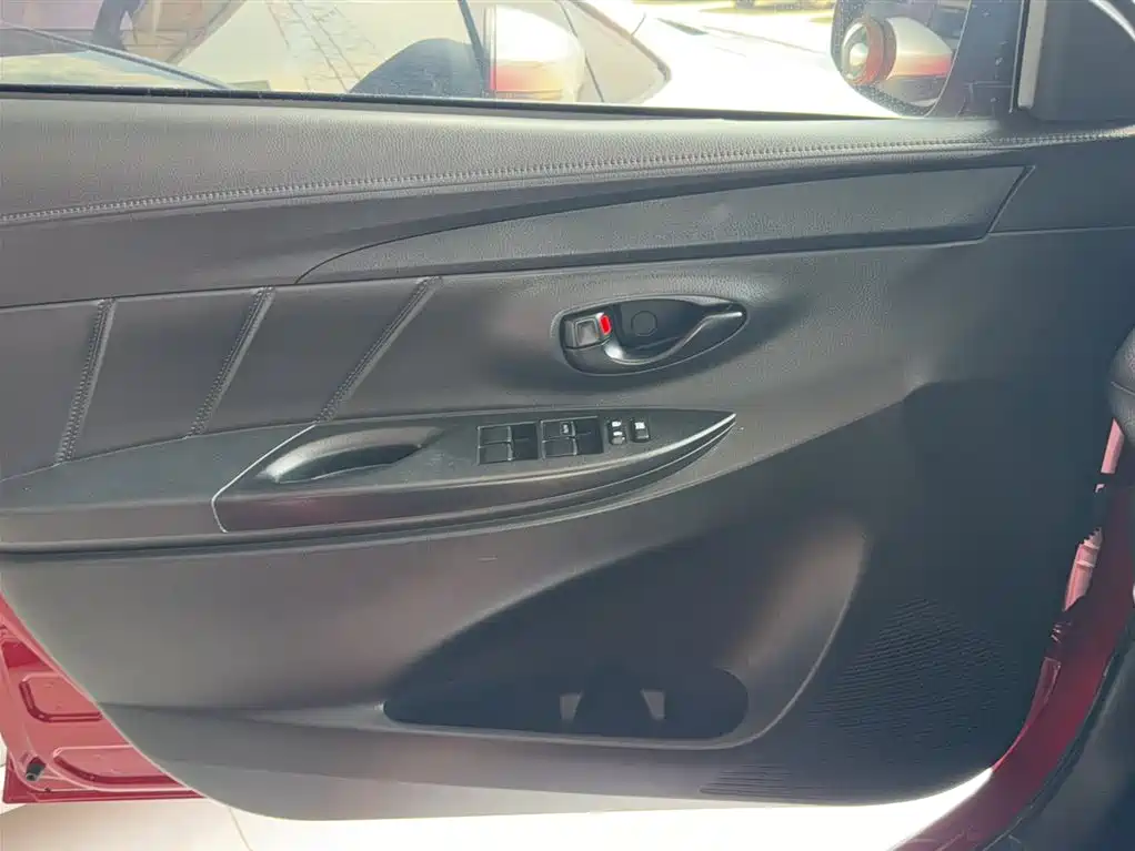 Toyota YARiS L Zhi Xiang 2017 1.5E CVT Charming Edition фото 6