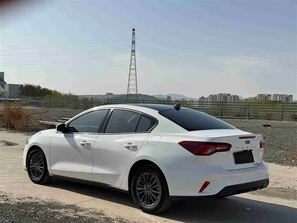 FORD FOX