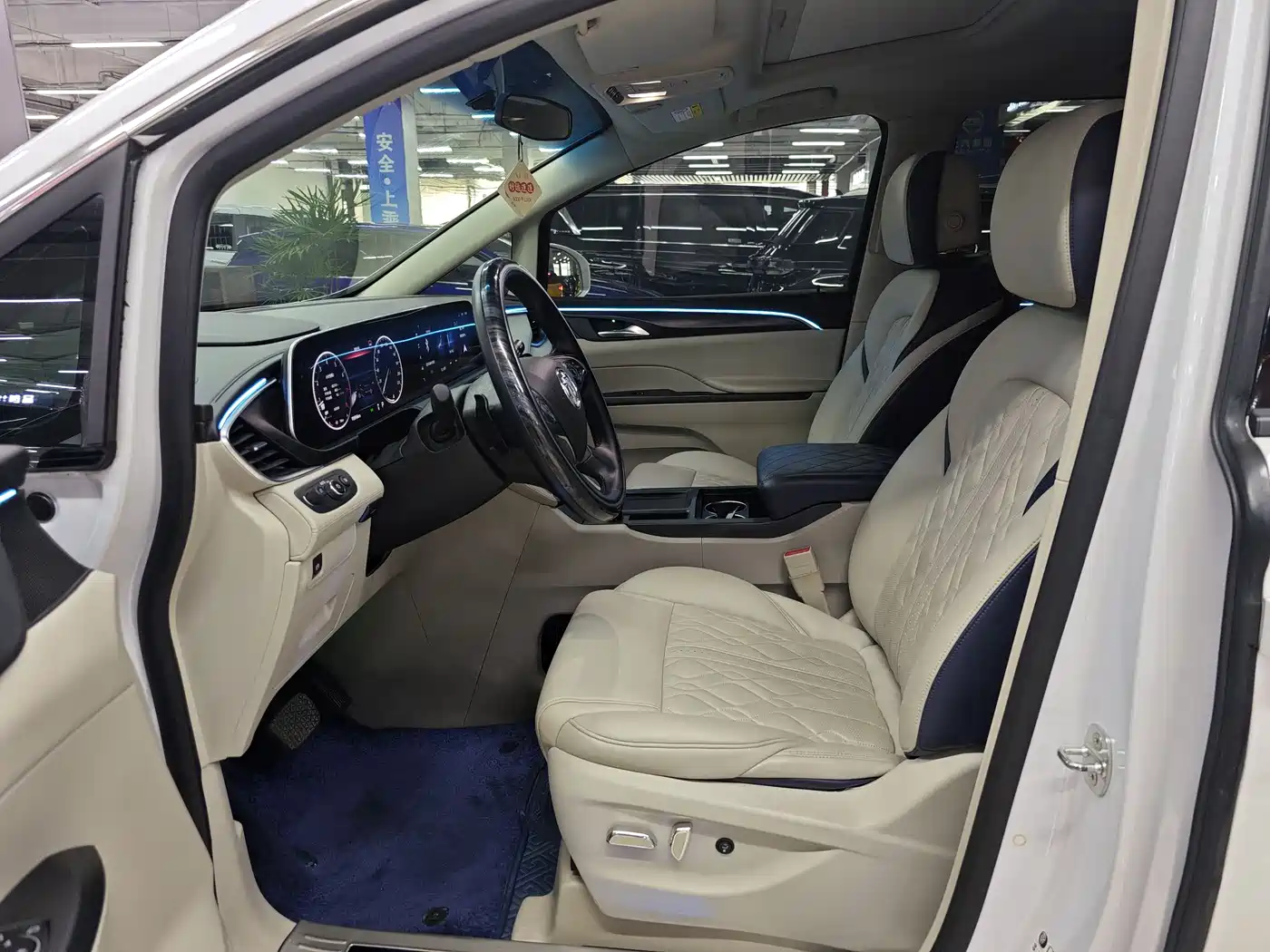 Buick GL8 2021 ES Landlord 653T Comfort фото 5