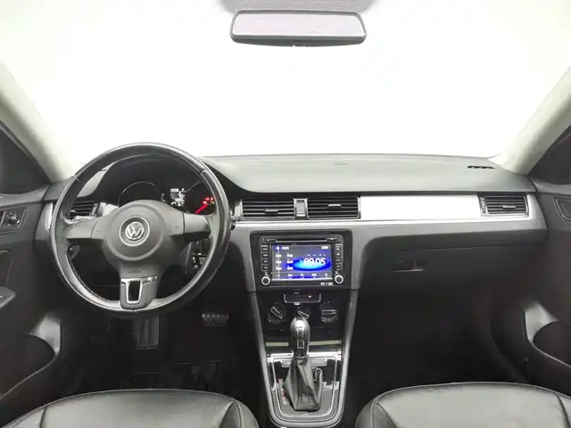 Volkswagen Bora 2013 1.6L Automatic Comfort Model — фото 5