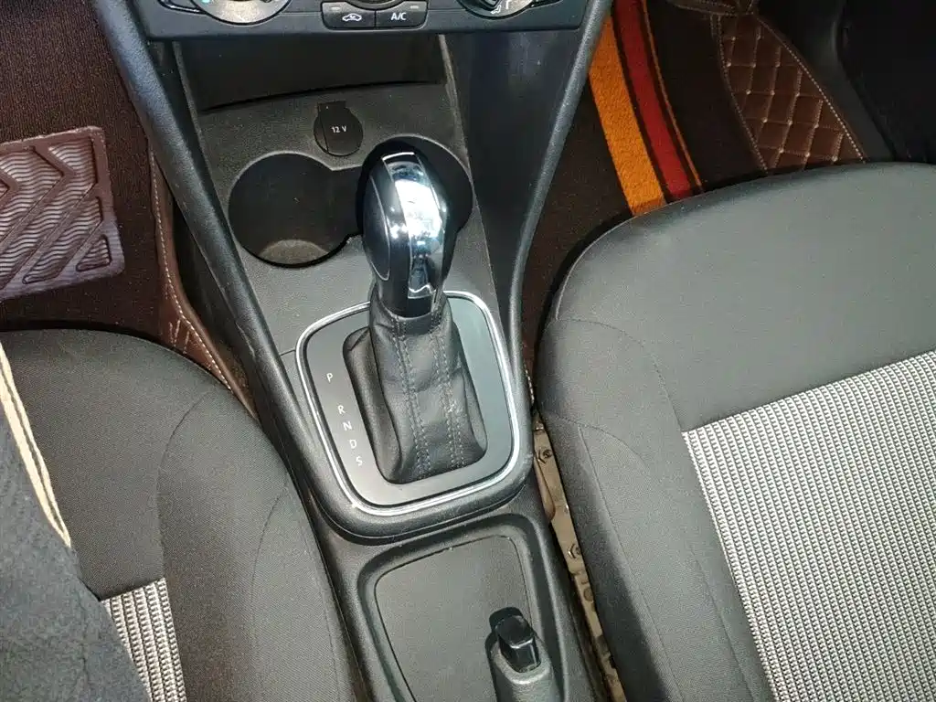 Volkswagen Polo 2016 1.4L Automatic Trend фото 14