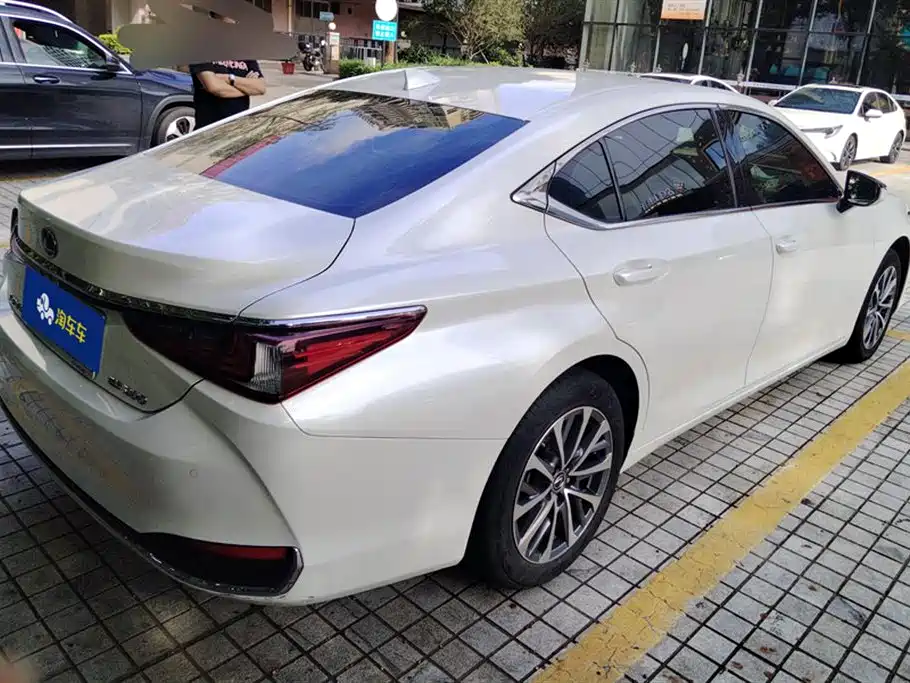 Lexus ES 2022 200 Excellence Edition фото 3
