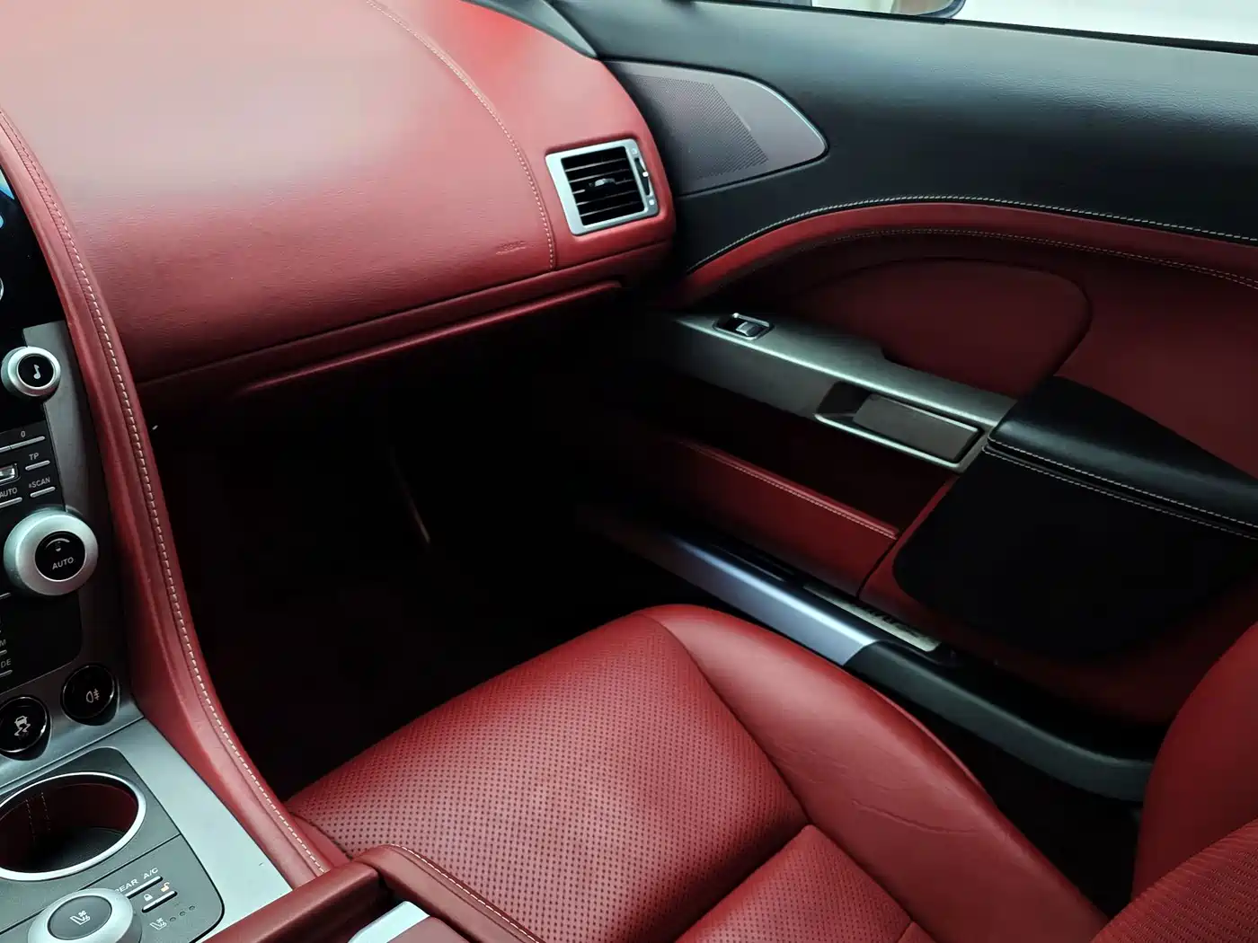 Aston Martin Rapide 2011 2010 6.0L