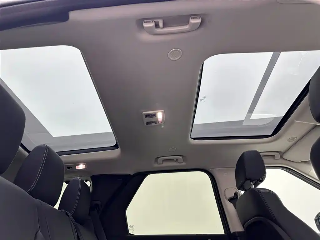 Land Rover Discovery 2023 360PS R-Dynamic S фото 22