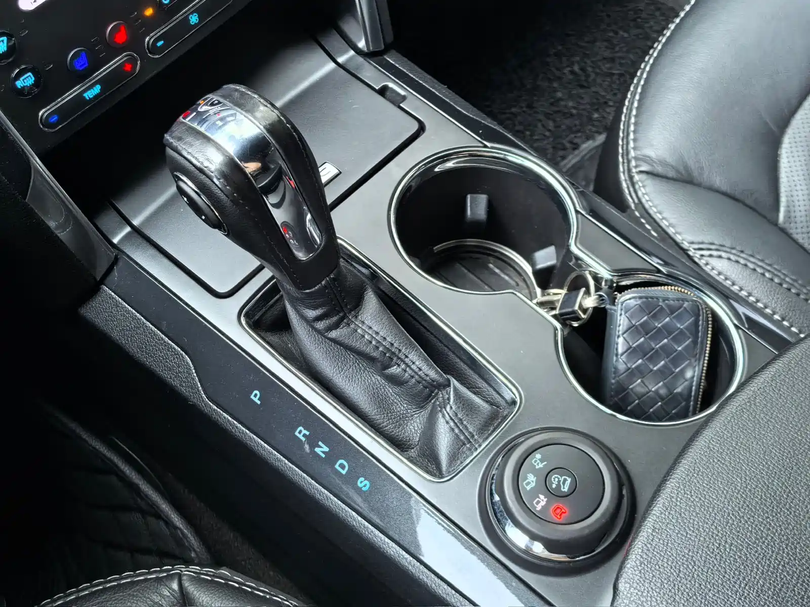 Photo 4 - Ford Explorer (Import)