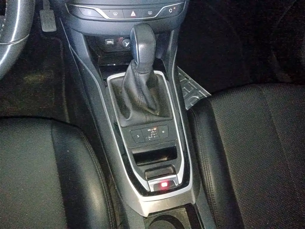 Peugeot 408 2014 1.8L Automatic Luxury Edition фото 14
