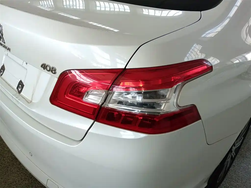 Peugeot 408 2014 1.8L Automatic Luxury Edition фото 8