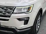 Photo 6 - Ford Explorer (Import)