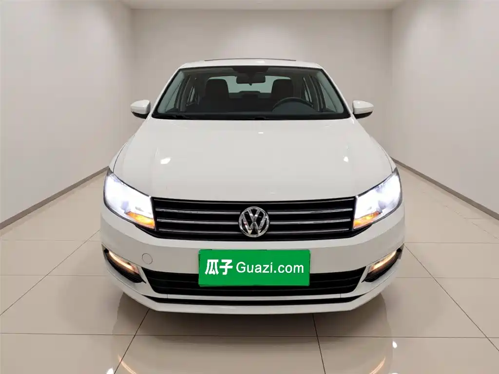 VOLKSWAGEN SANTANA