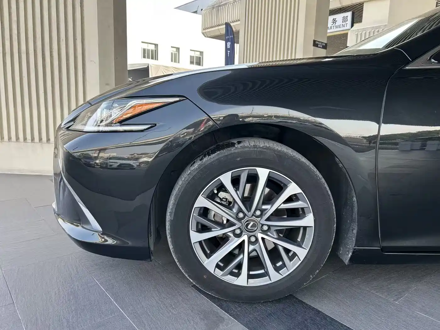 Lexus ES 2021 300h Excellence Edition фото 6