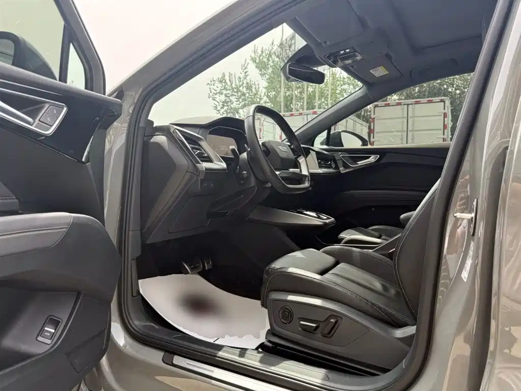 Audi Q4 e-tron 2022 40 e-tron Pioneer Edition фото 15