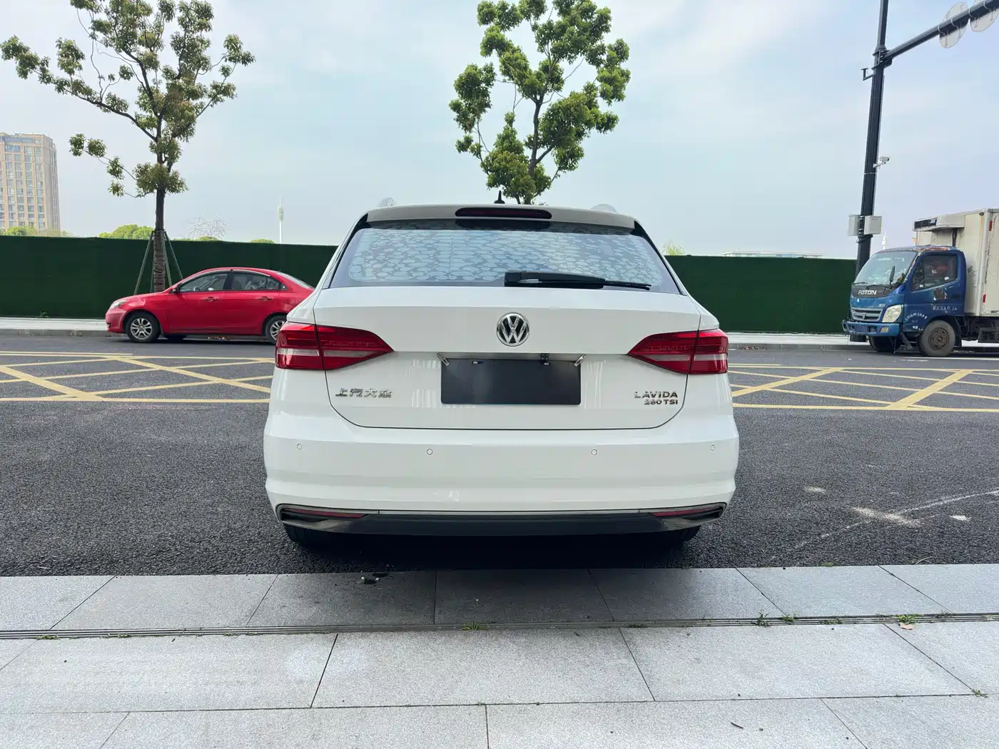 Volkswagen Lavida 2018 Hatchback 200TSI DSG Comfort Edition China V фото 6