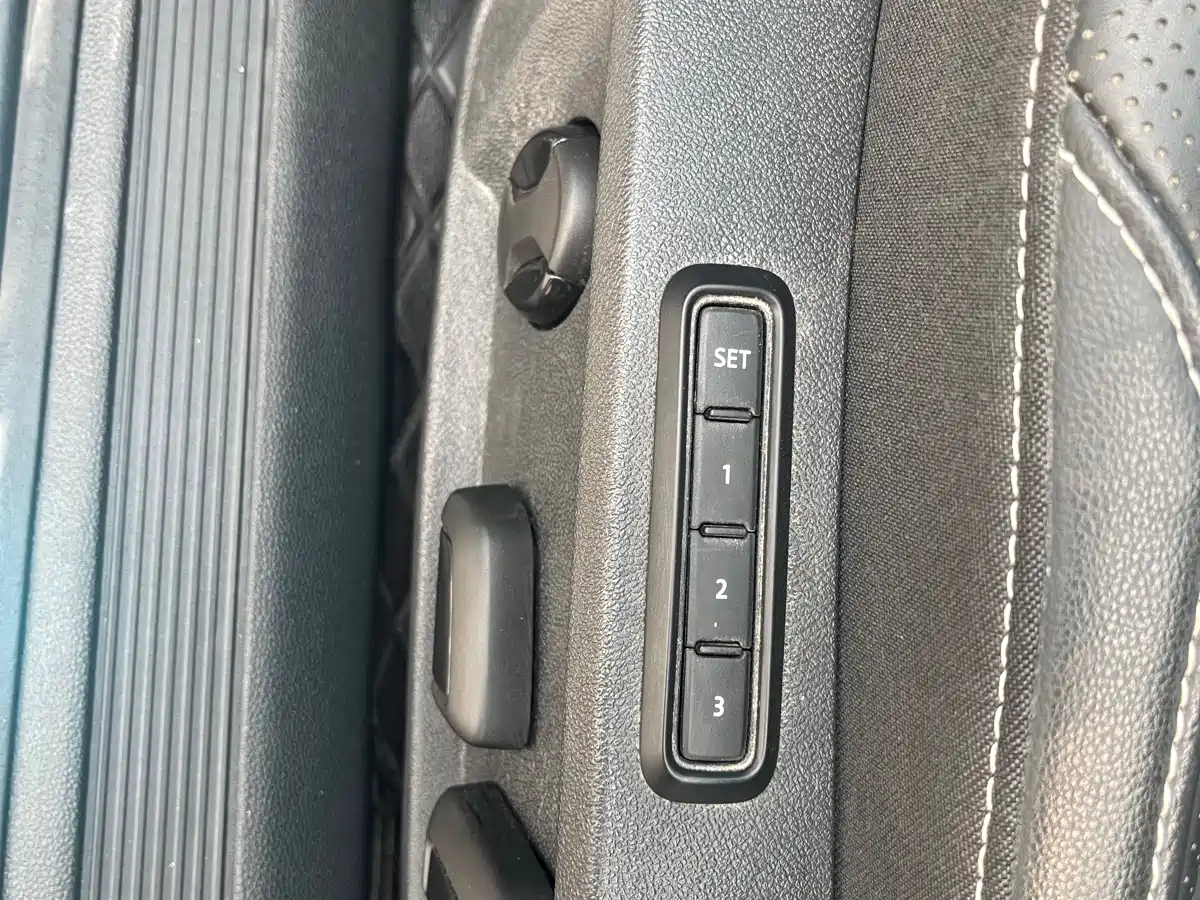Volkswagen Passat 2024 330TSI Starlight Elite Edition фото 11