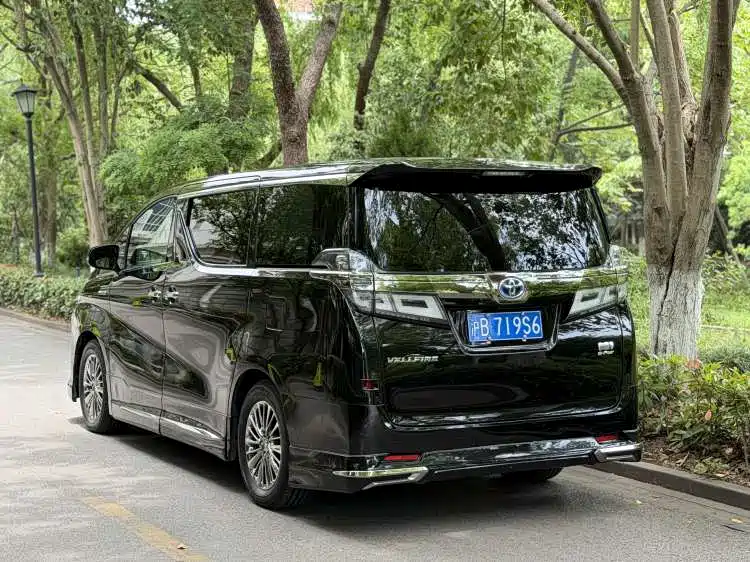 Toyota Vellfire 2020 Twin Engine 2.5L HV Luxury Edition фото 4