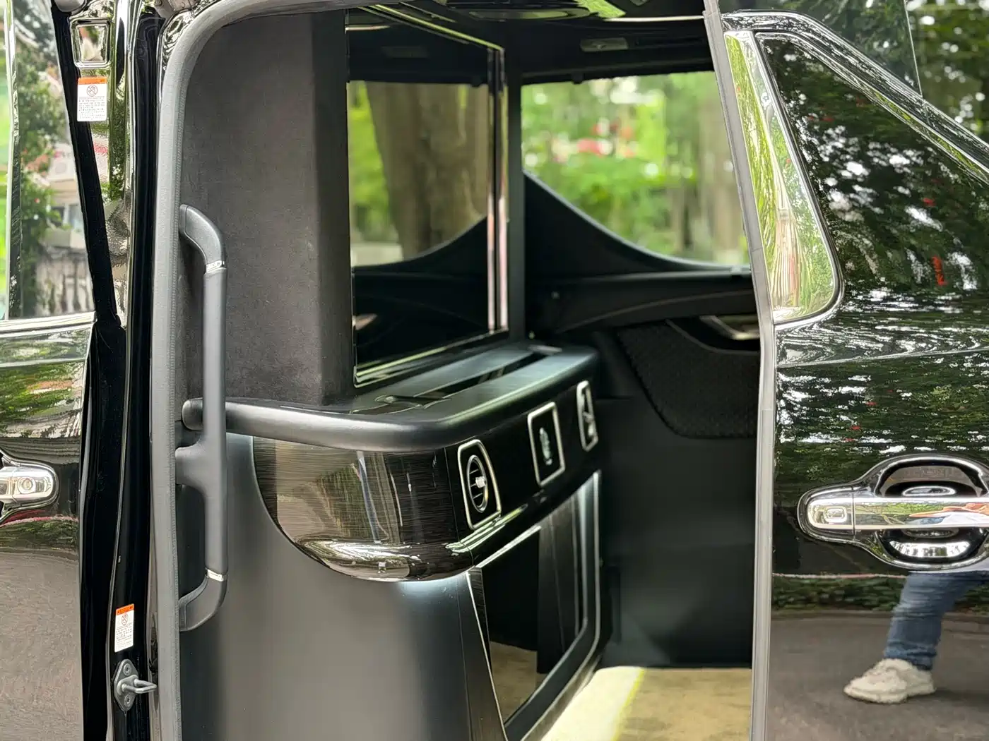 Toyota Vellfire 2020 Twin Engine 2.5L HV Luxury Edition фото 12
