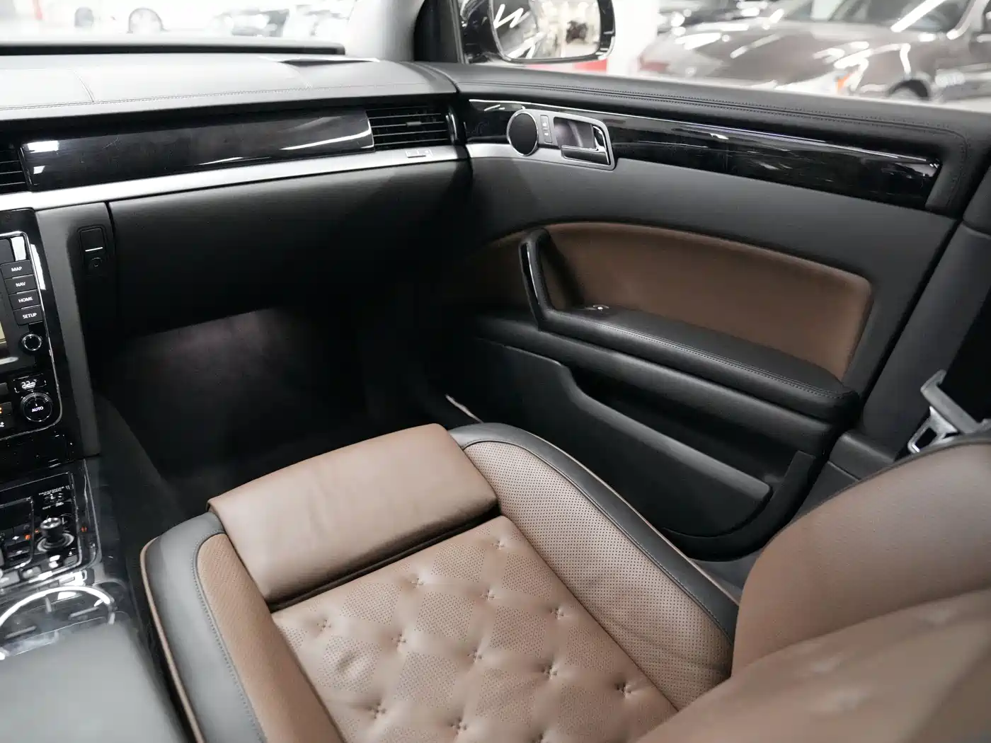 Volkswagen Phaeton 2015 Model 3.0L Exclusive Edition фото 9