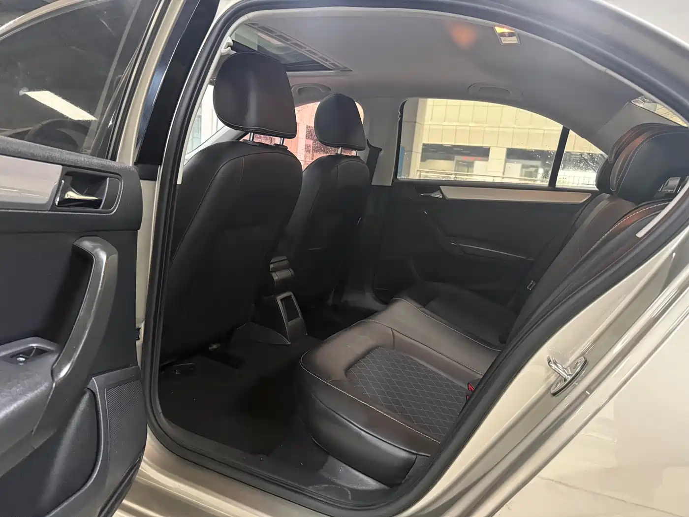 Škoda Rapid 2018 1.6L Automatic Comfort Edition фото 8