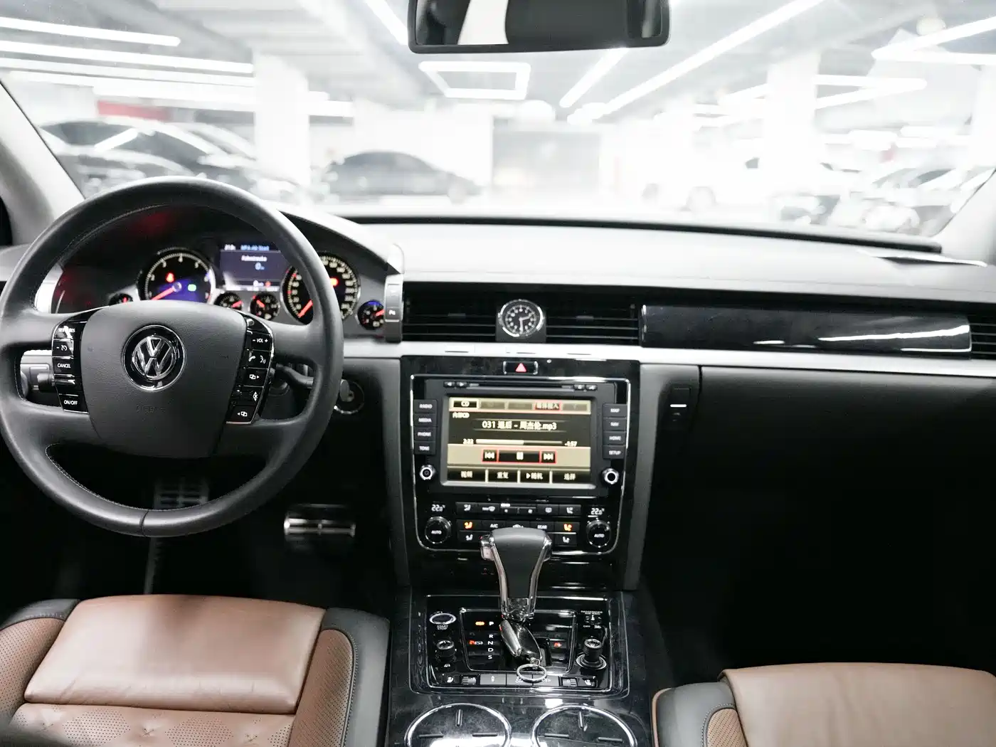 Volkswagen Phaeton 2015 Model 3.0L Exclusive Edition фото 3