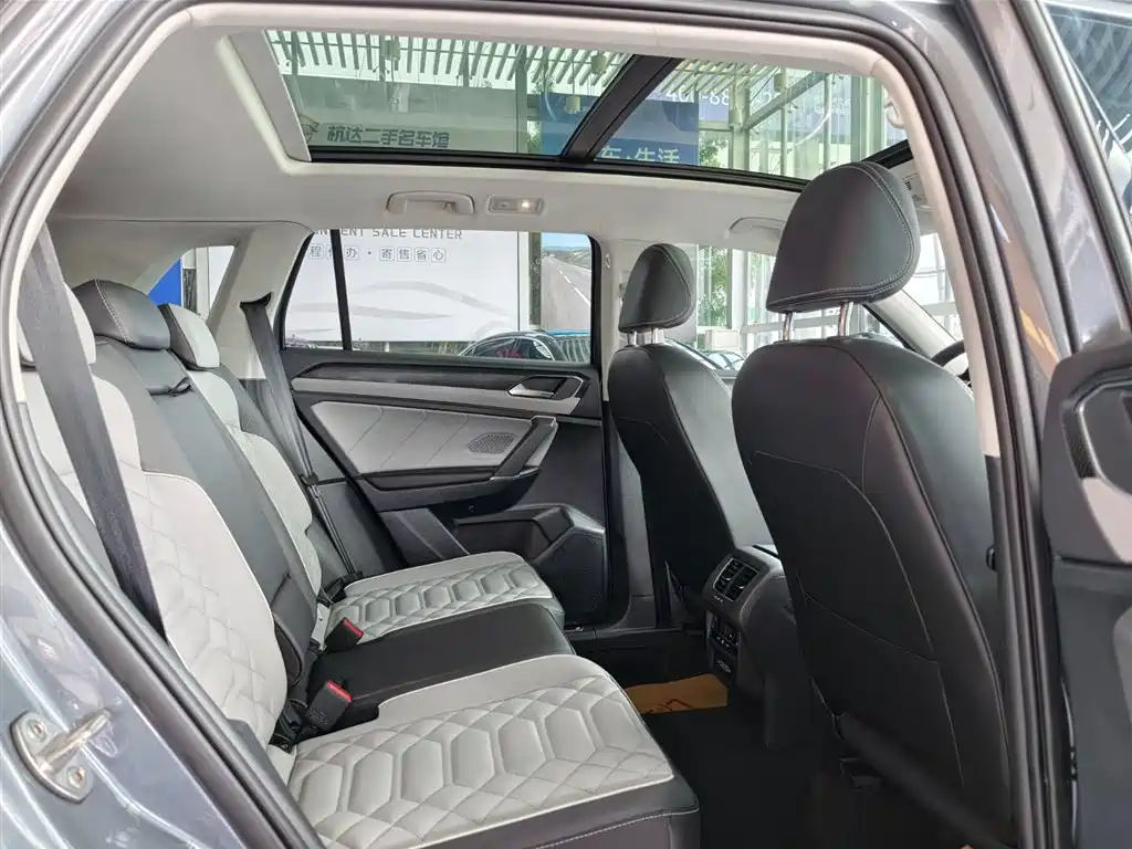 Volkswagen Tayron 2023 300TSI 2WD Luxury Plus Advanced Edition фото 13