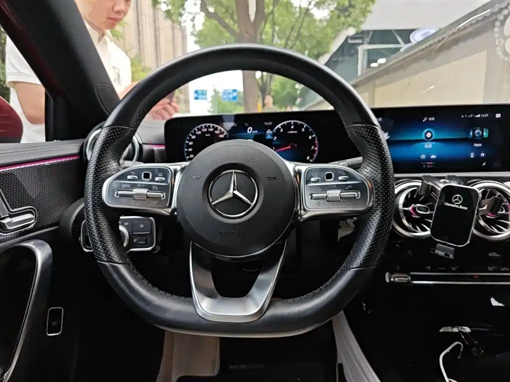 Mercedes-Benz A-Class 2021 A 200 L Sport Sedan Fashion Edition фото 3