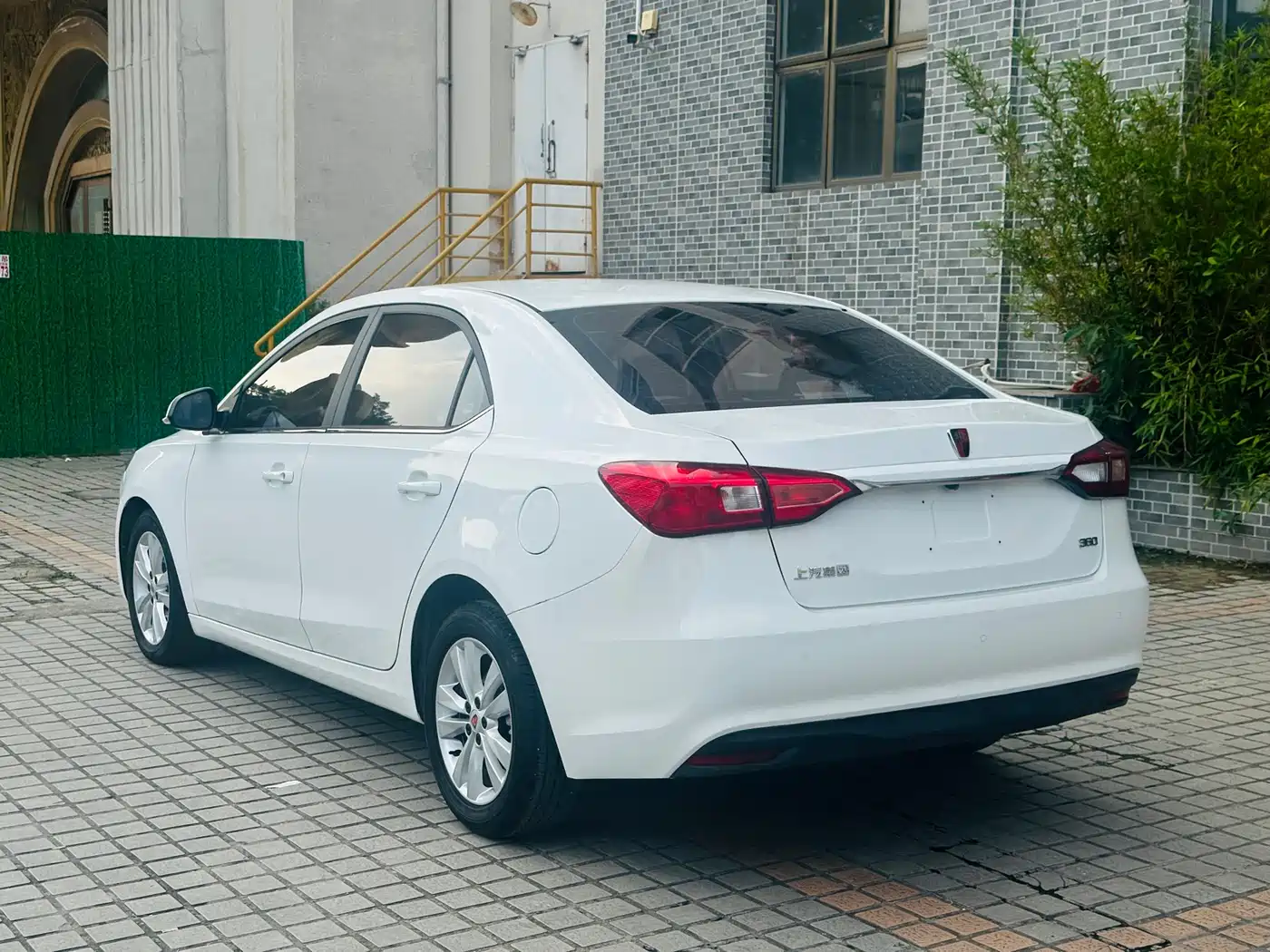 Roewe 360 2016 2016 1.5L Automatic Smart Screen Edition