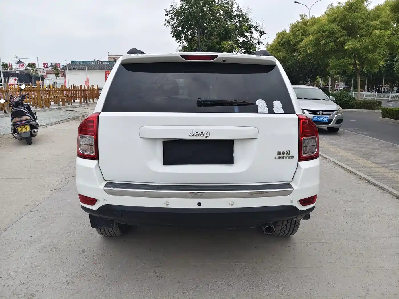 Photo 5 - Jeep Compass (Import)