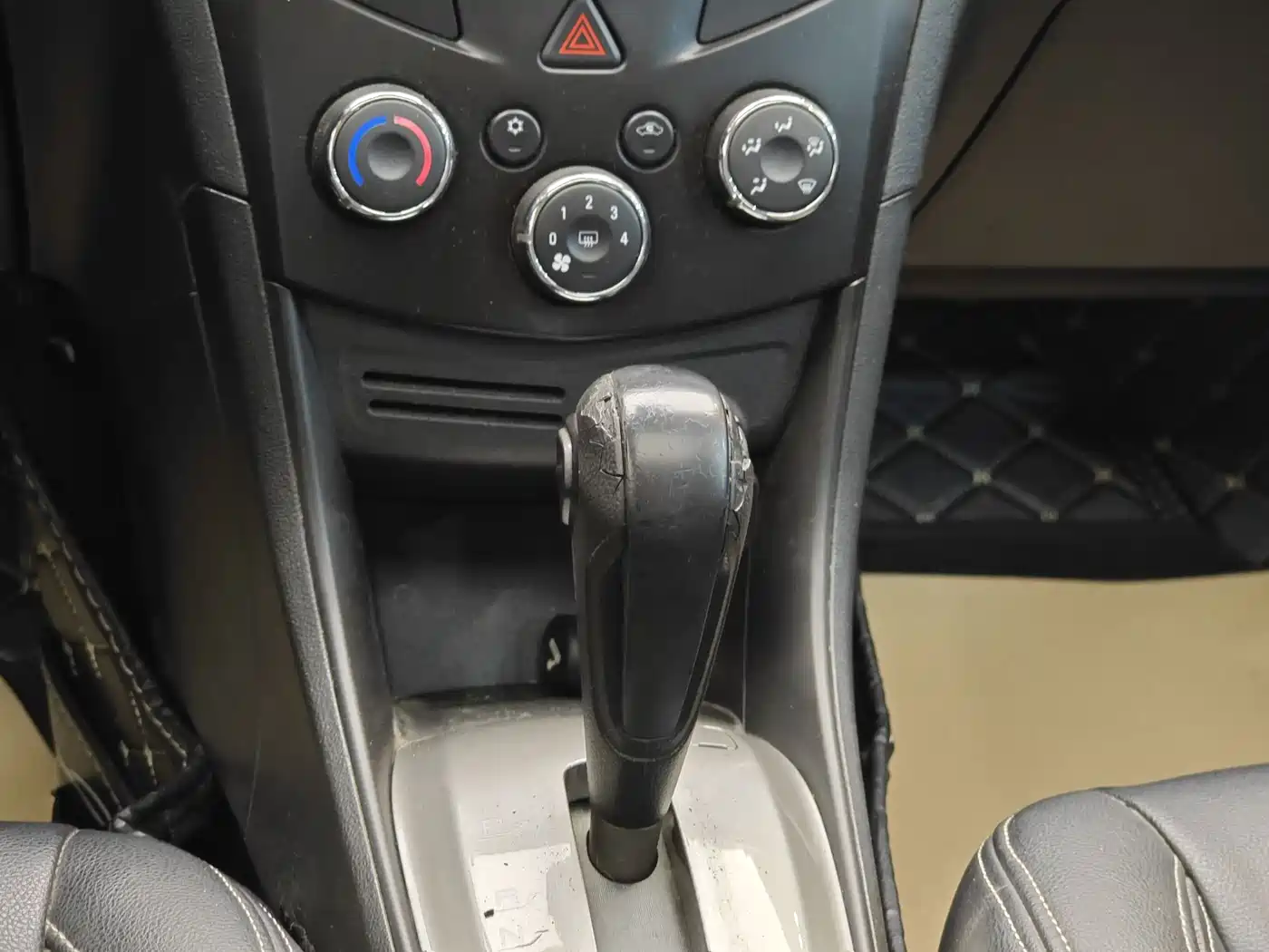 Chevrolet Trax 2016 1.4T Automatic 2WD Comfort Sunroof Edition фото 17