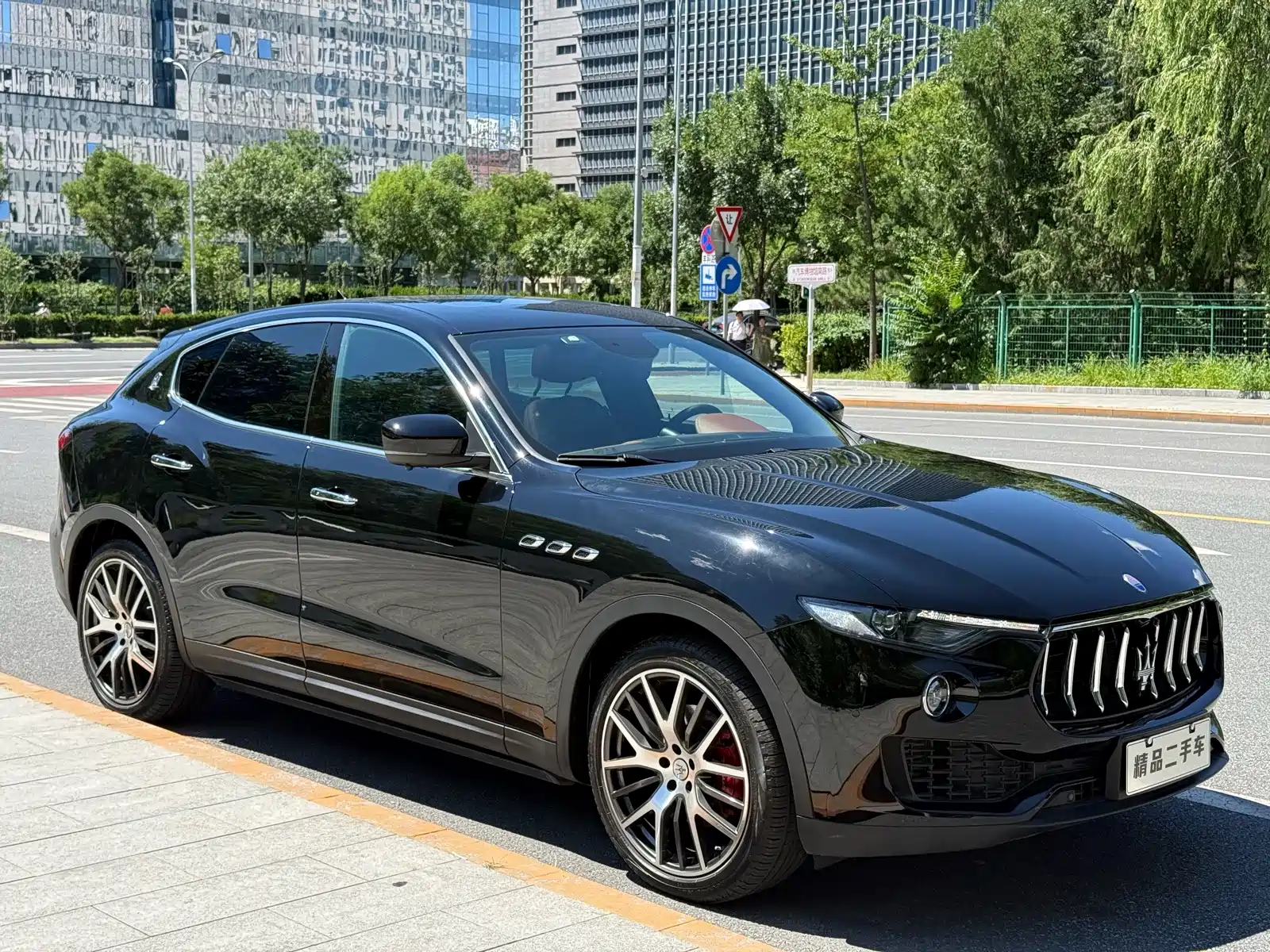 Фото 3 - Maserati Levante