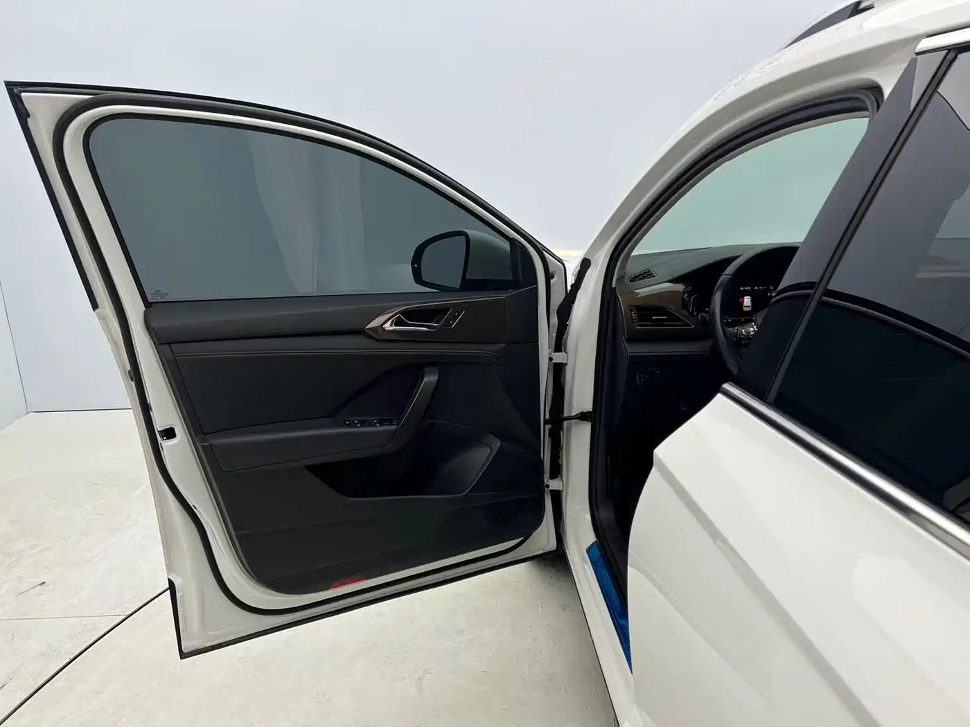 Volkswagen Tharu 2022 280TSI FWD Luxury Edition фото 21