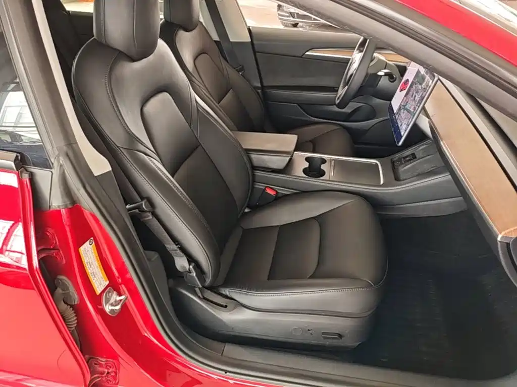 Фото 25 - Tesla Model 3