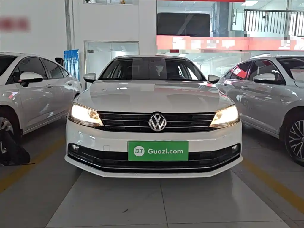 Volkswagen Sagitar 2018 1.6L Automatic Comfort фото 3