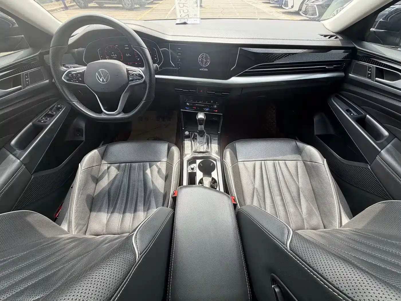 Volkswagen Passat 2023 330TSI Luxury Edition фото 15