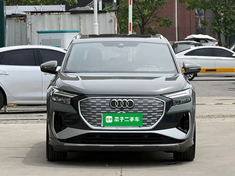 Photo 3 - Audi Q4 e-tron