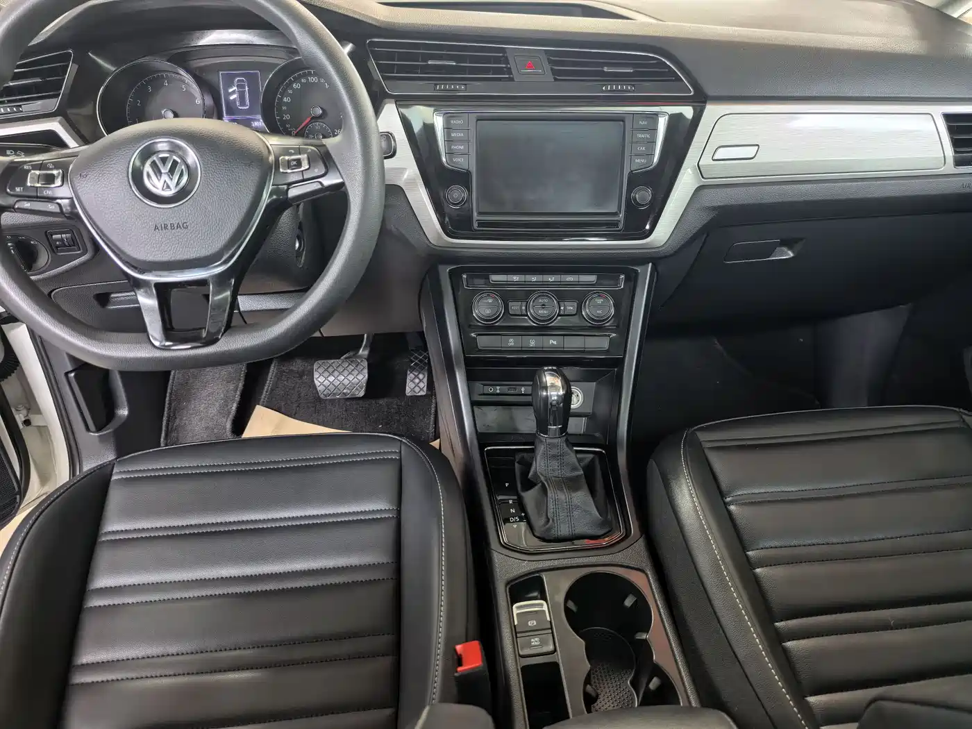 Volkswagen Touran 2018 Touran L 280TSI DSG Comfort 7-seater China V фото 8