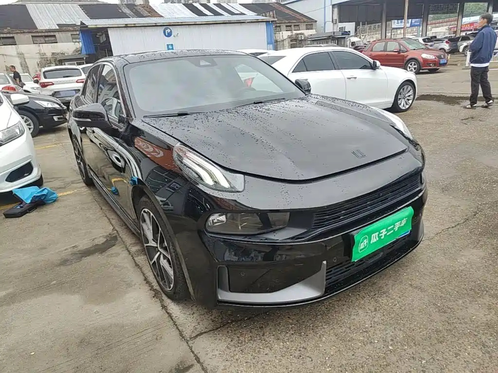 Фото 4 - Lynk & Co 03