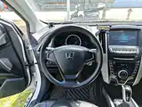 Фото 3 - Luxgen U6 SUV