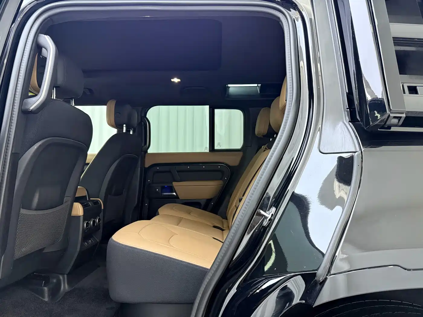Land Rover Defender 2025 110 3.0T P400 -Dynamic HSE фото 6
