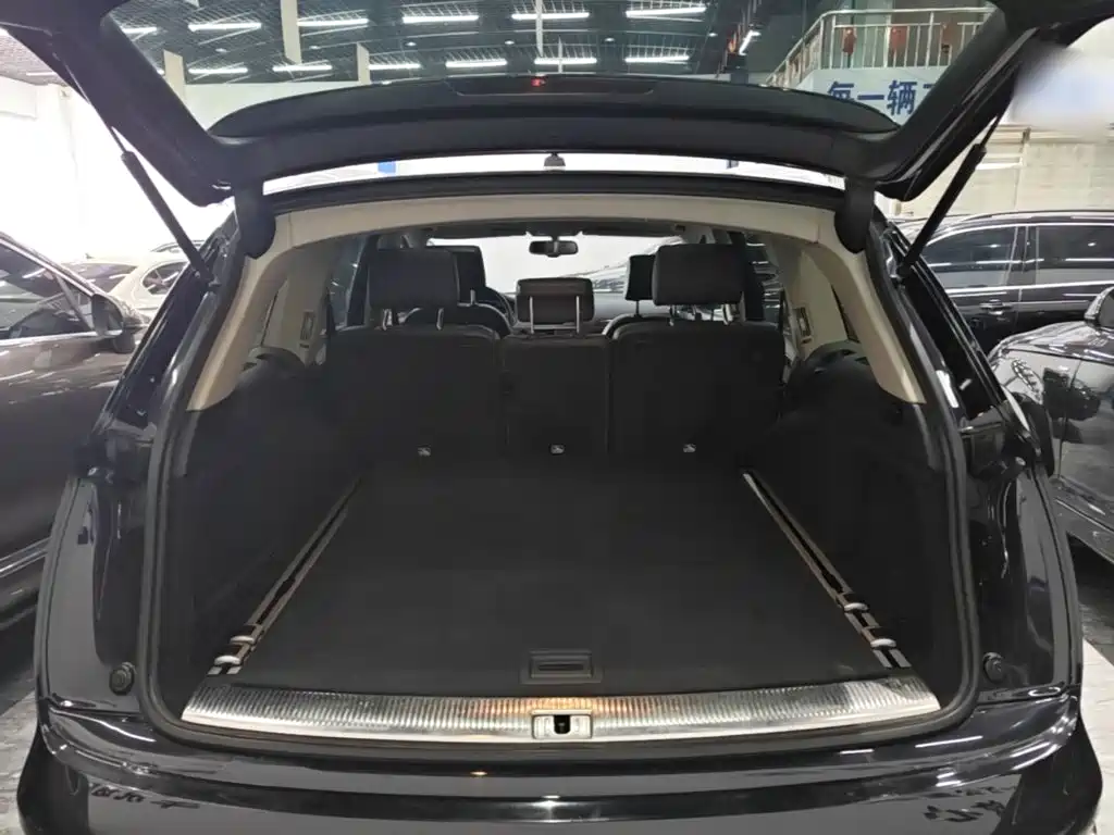 Фото 19 - Audi Q7