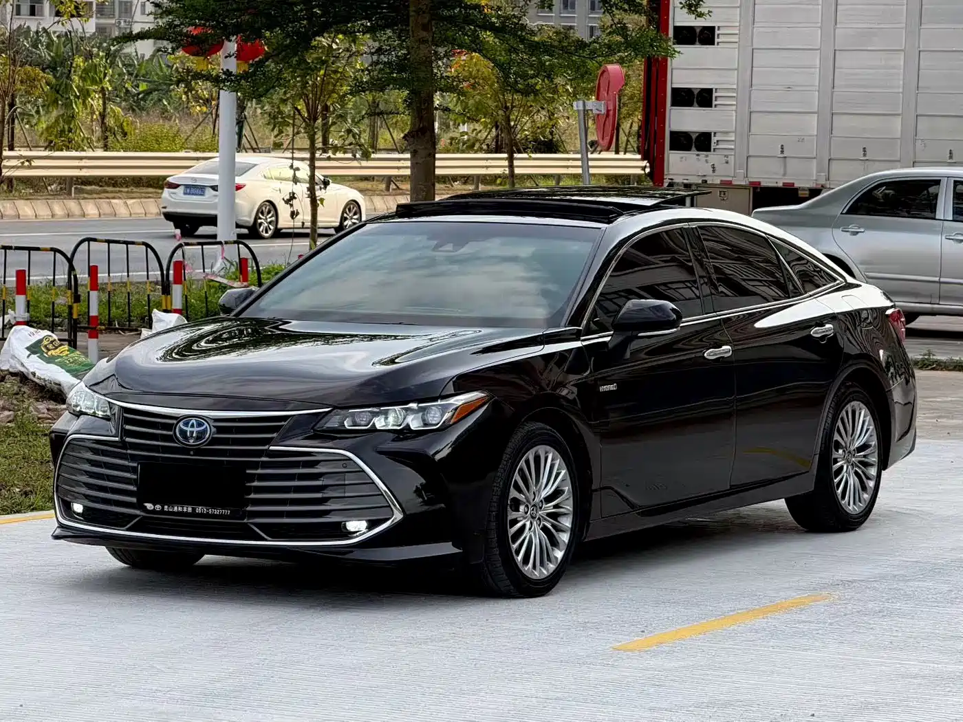 Toyota Avalon 2019 Hybrid 2.5L XLE Premium Edition China V фото 2