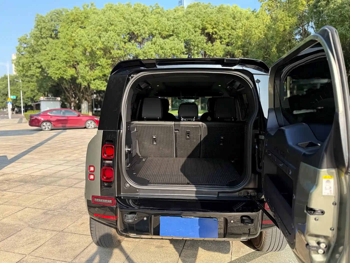 Land Rover Defender 2024 110 3.0T P400 X-DYNAMIC HSE фото 12