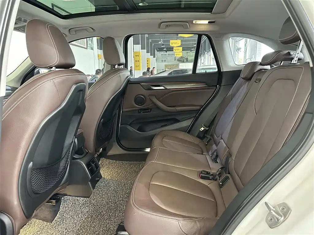 BMW X1 2018 xDrive20Li Premium Model фото 6
