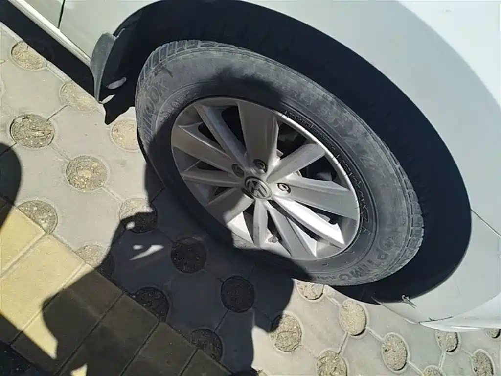 Volkswagen Jetta 2015 1.6L Manual Trend фото 14