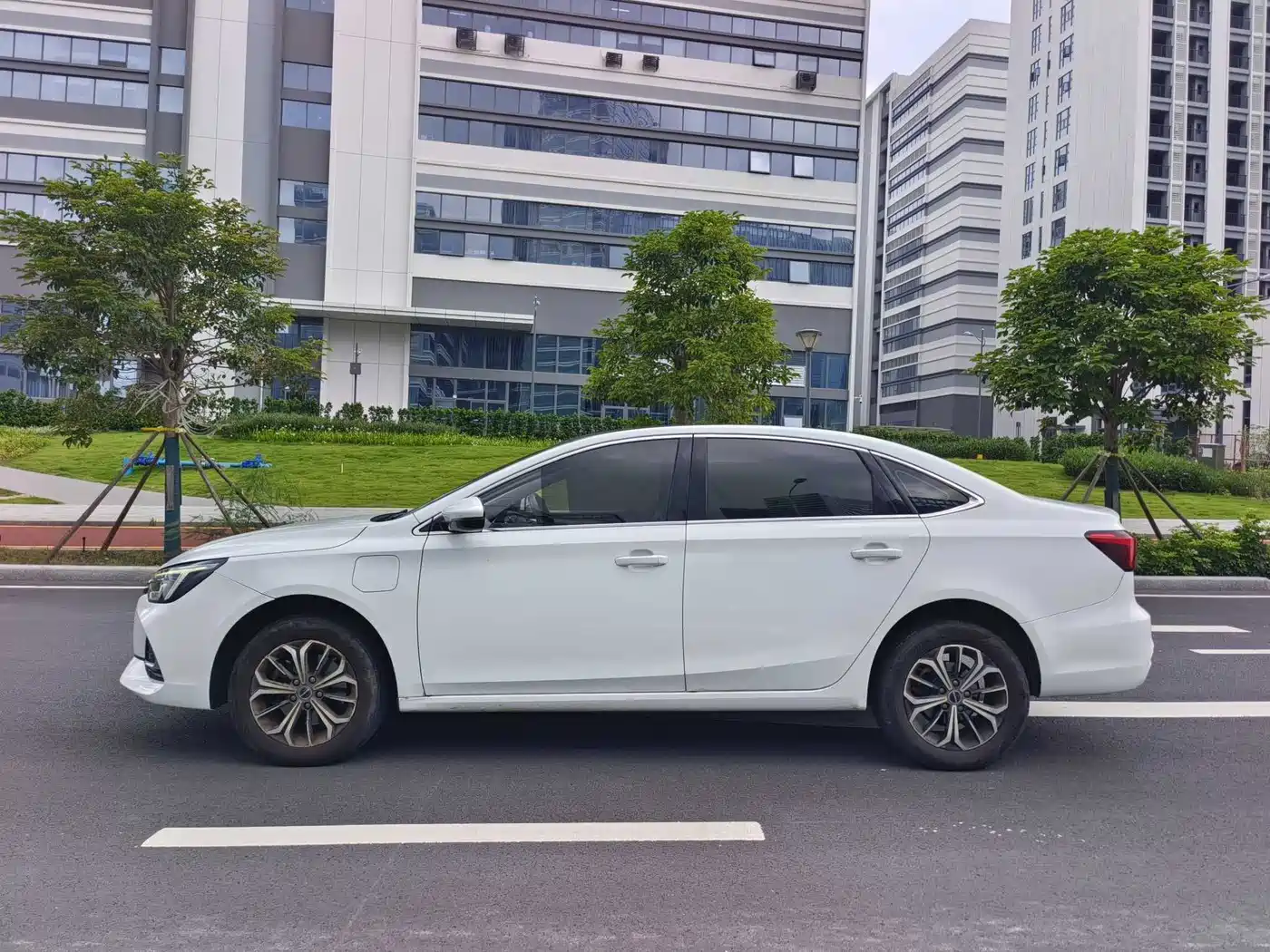 Roewe i6 MAX EV 2023 2022 EV 500 Sunroof Premium
