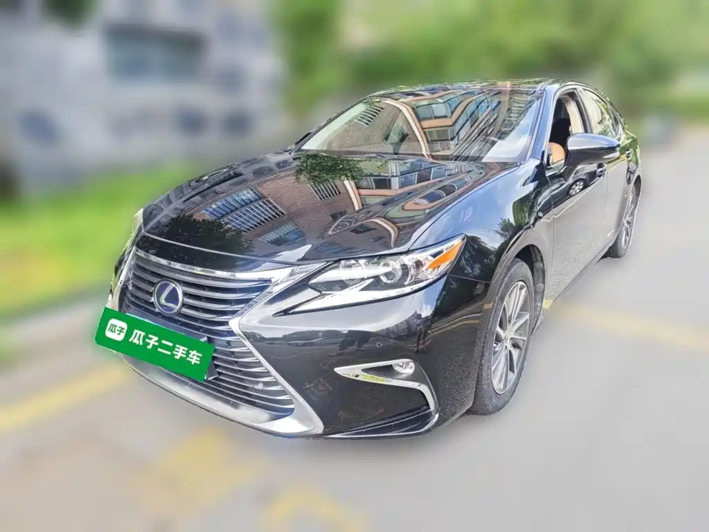 Фото 2 - Lexus ES