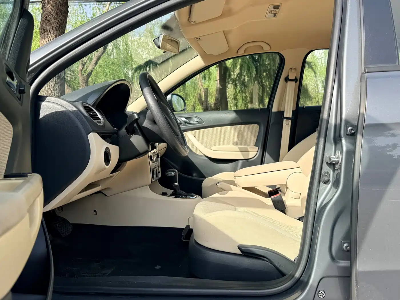 Volkswagen Lavida 2011 1.6L Automatic Leisure Edition фото 6