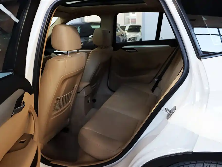 BMW X1 2012 sDrive18i Luxury Model фото 5