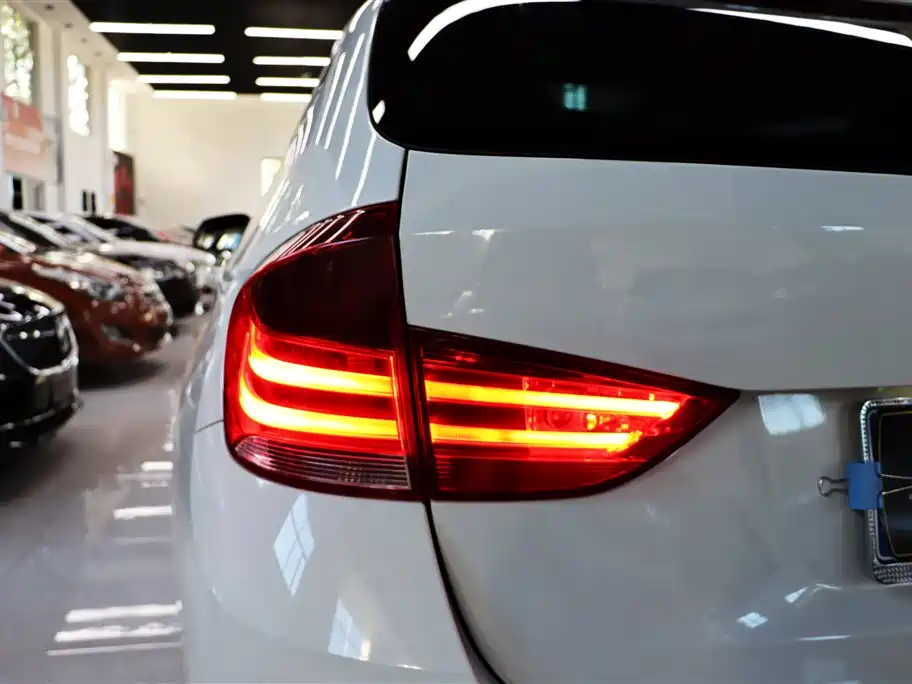 BMW X1 2012 sDrive18i Luxury Model фото 23