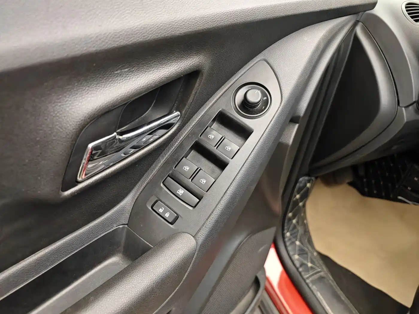 Chevrolet Trax 2016 1.4T Automatic 2WD Comfort Sunroof Edition фото 9